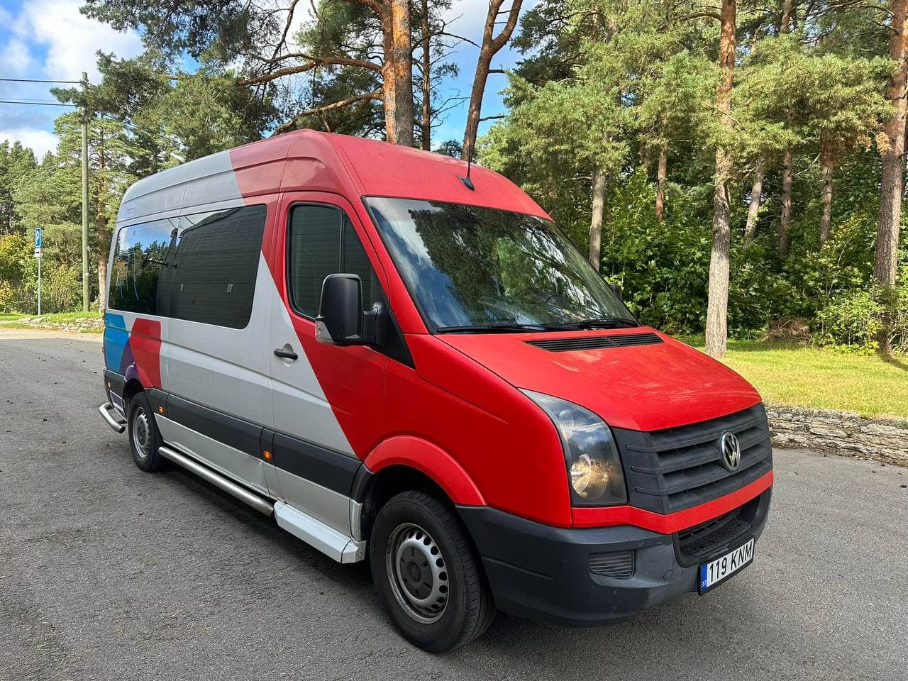 Volkswagen Crafter väikebuss eestvaates
